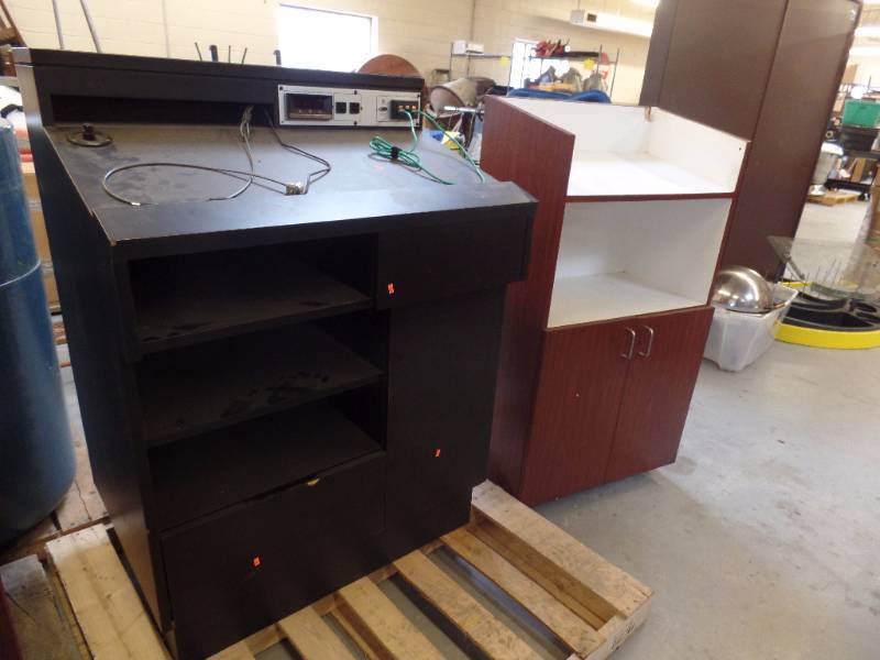 lot 515 image: Console and Podium