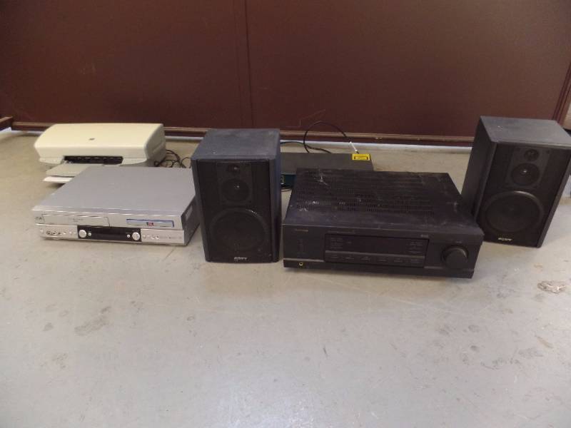lot 523 image: Misc. Electronics