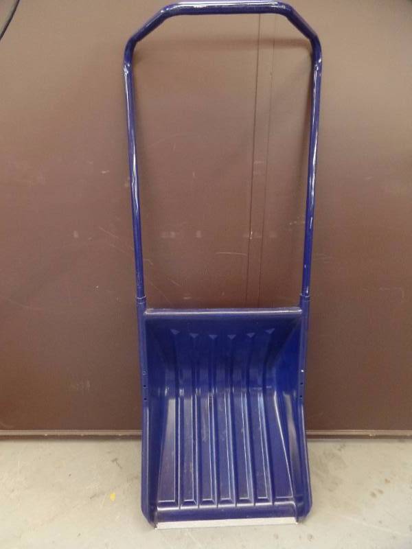 lot 527 image: Sleigh Snow Shovel