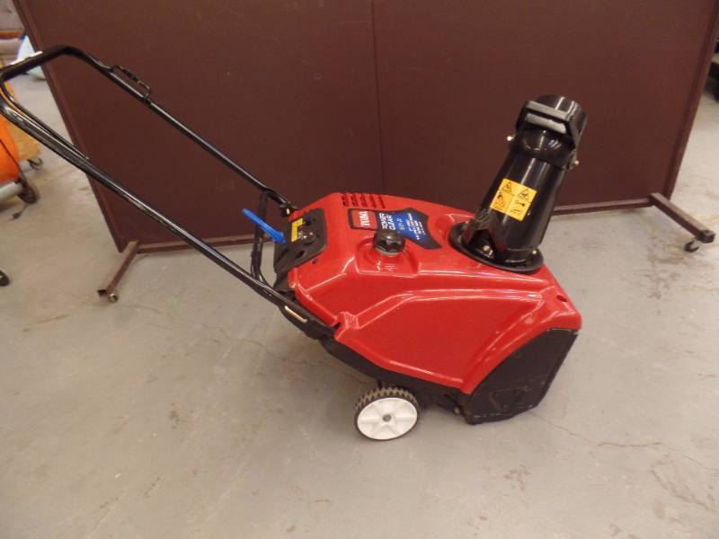 lot 538 image: Snow Blower