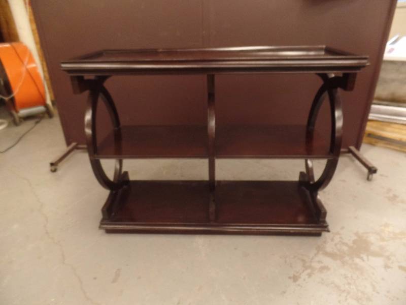lot 539 image: Sofa Table