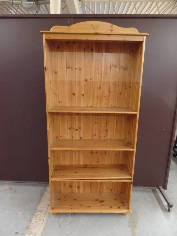 lot 547 image: Solid Pine Bookcase