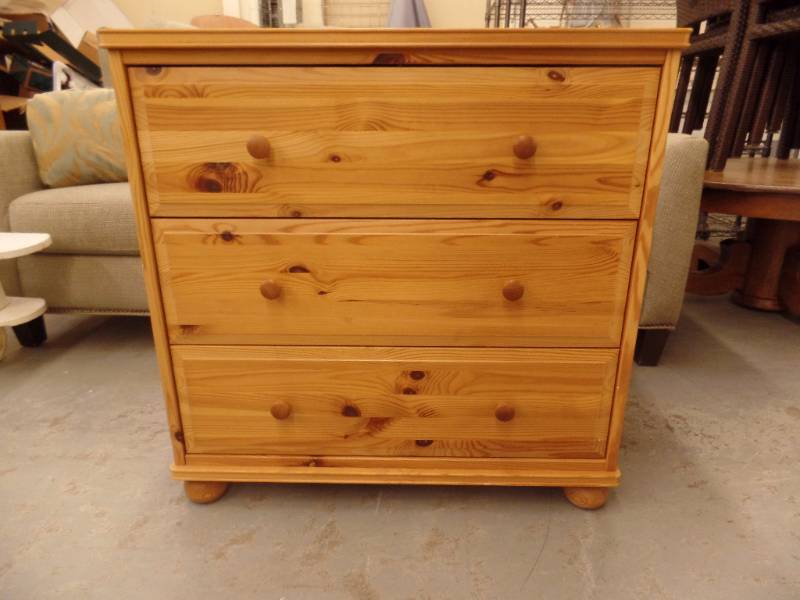 lot 551 image: Solid Pine and Veneer Chest