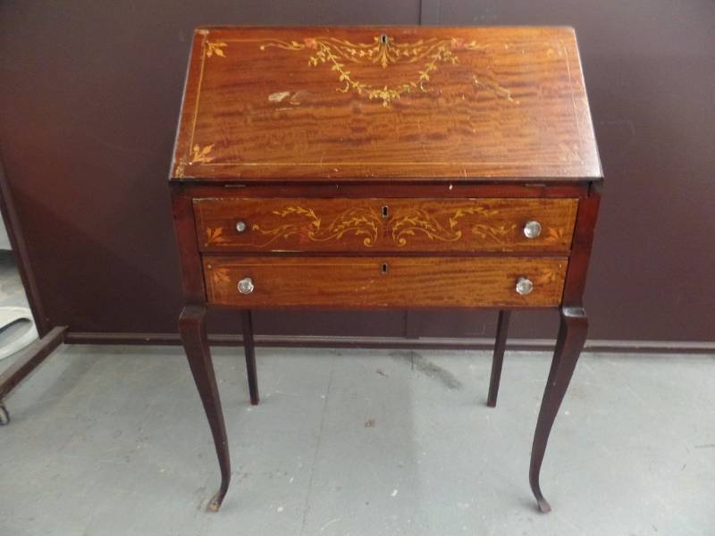 lot 557 image: Secretary Desk