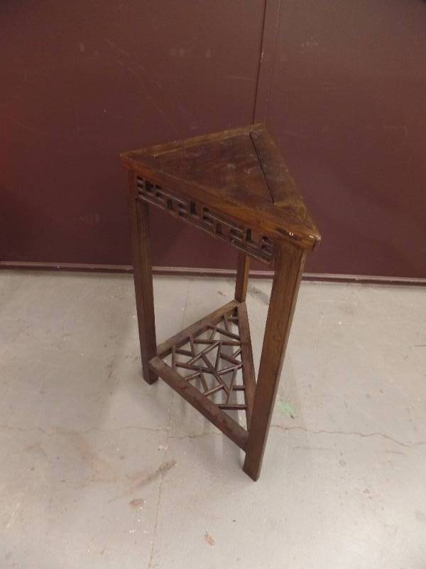 lot 558 image: Ornate, Corner Accent Table