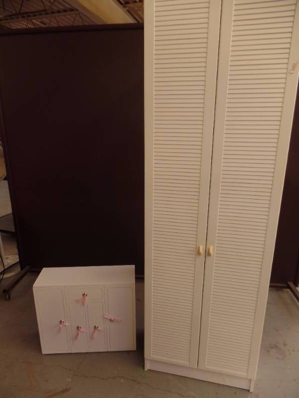 lot 567 image: Portable Closet and Wall Shelf