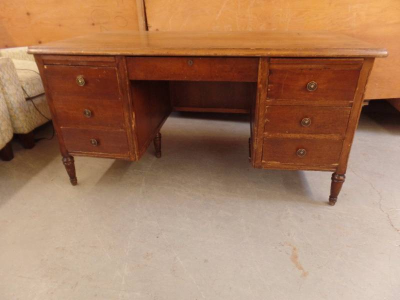 lot 584 image: Vintage Desk