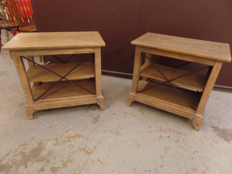 lot 589 image: End Tables