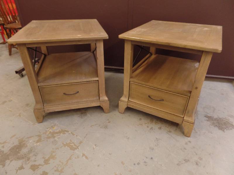 lot 590 image: End Tables