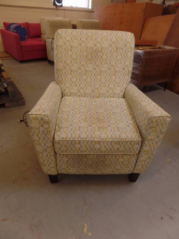 lot 583 image: Flexsteel Power Recliner