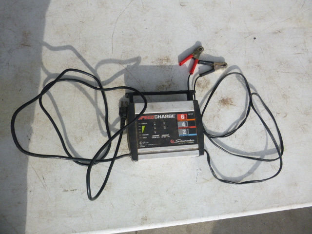 lot 9 image: Speed Charge Battery Charger
