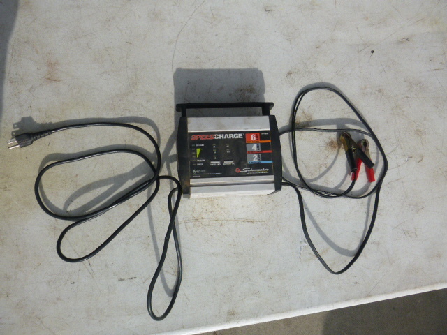 lot 10 image: Speed Charge Battery Charger