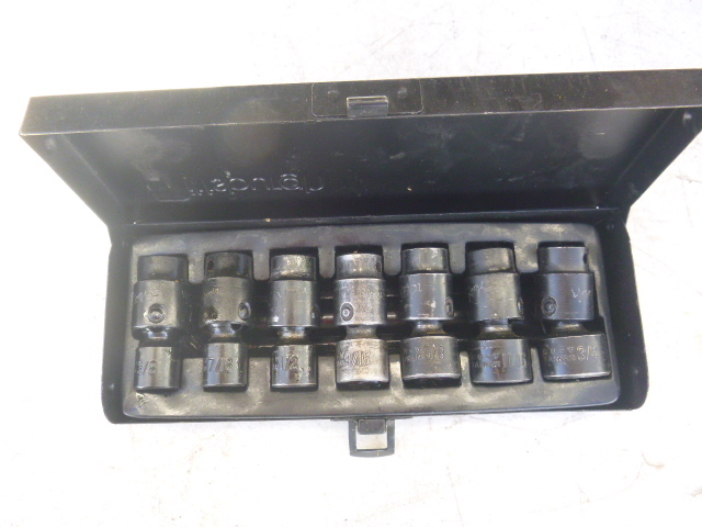 lot 23 image: Pittsburgh Swivel Sockets