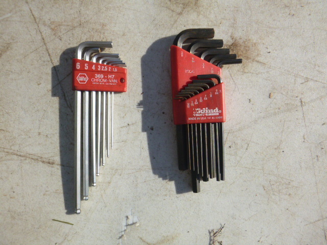 lot 28 image: 2 Allen Packs
