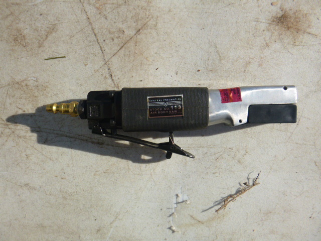lot 29 image: Central Pneumatic Air Body Saw