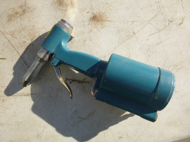 lot 30 image: Central Pneumatic Air Hydraulic Riveter