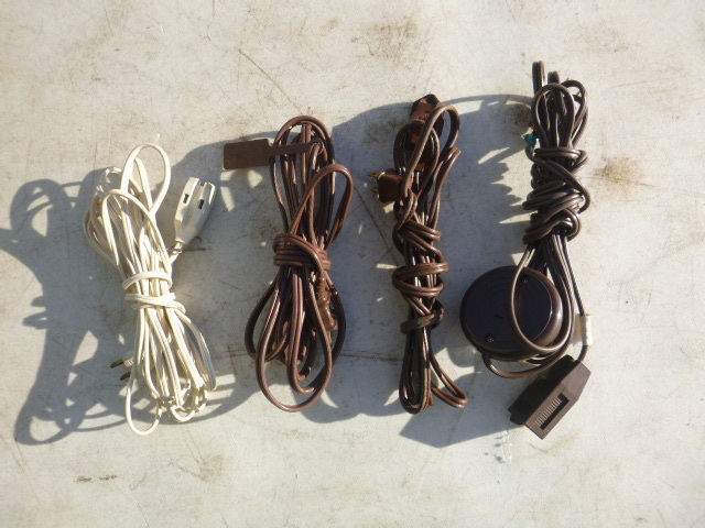 lot 42 image: Miscellaneous Electric Cords