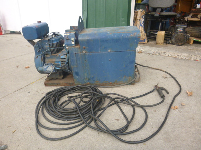 lot 70 image: Miller Blue Star Portable Arc Welder