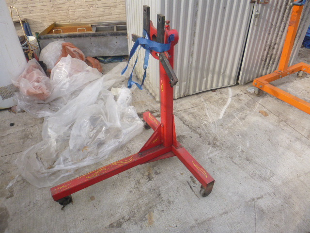 lot 72 image: Engine Stand