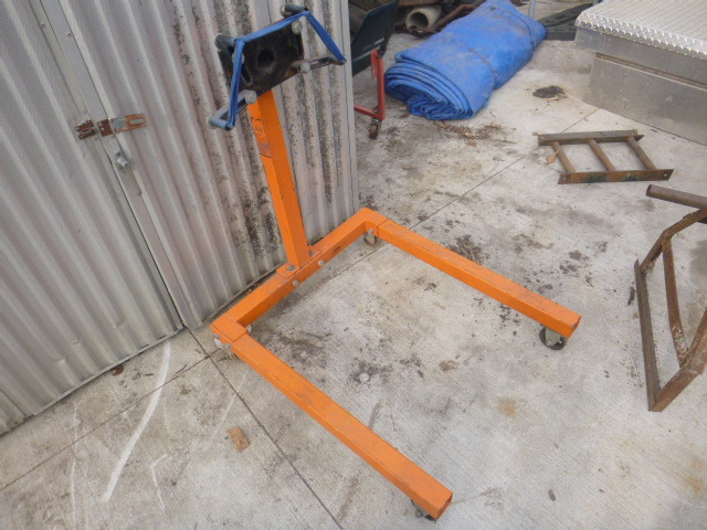 lot 73 image: Engine Stand