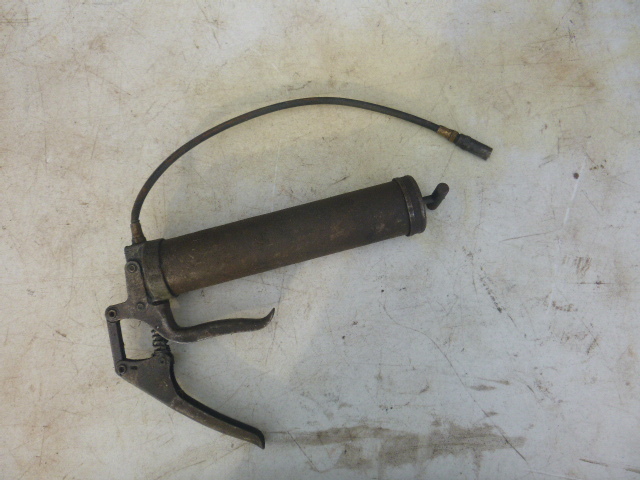 lot 100 image: Grease Gun