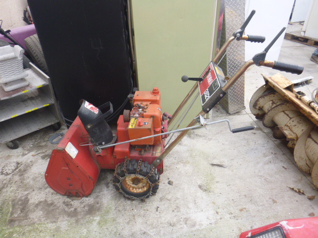 lot 5 image: Toro 3521 2 Stage Snowblower