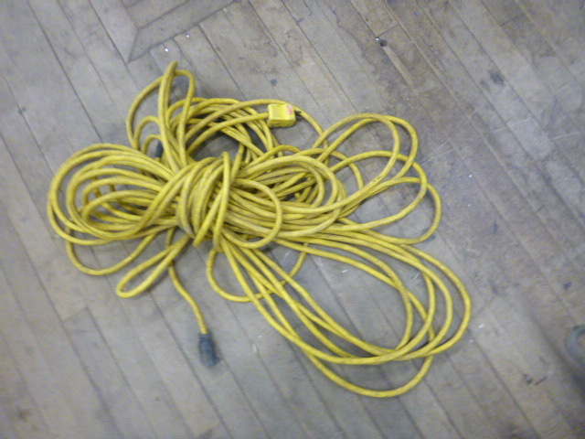 lot 119 image: Heavy Duty Electric Cord
