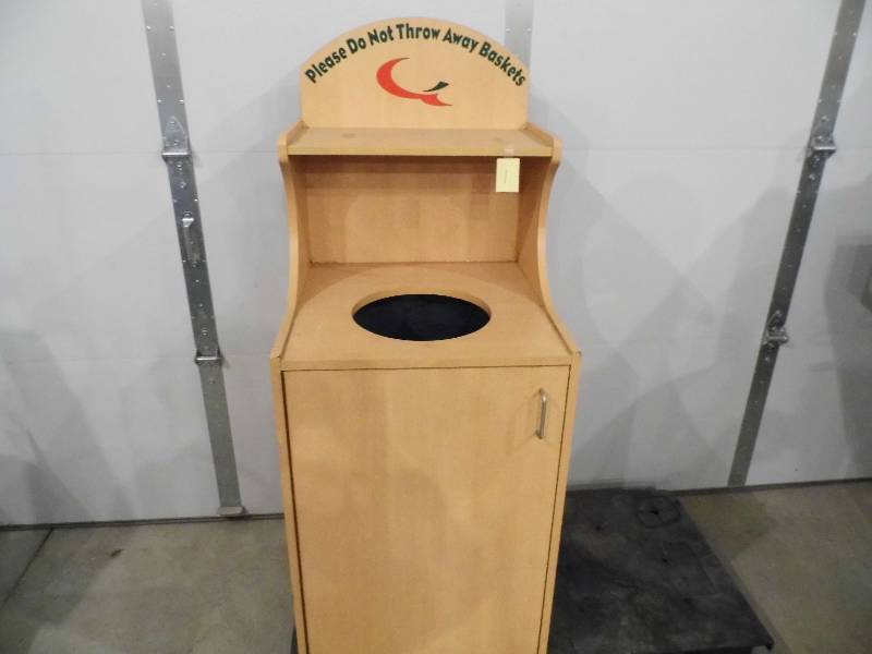 Garbage Can Holder w Can