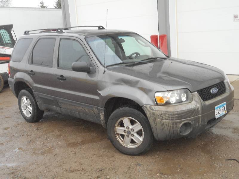 lot 1 image: 2005 Ford Escape