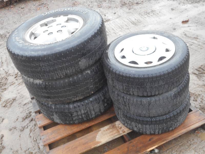 lot 6 image: Wheels & Tires (3) BMW Wheels With...