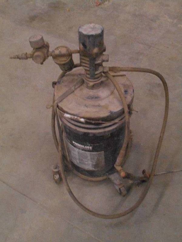 lot 10 image: 5-Gallon Automatic Greaser ...