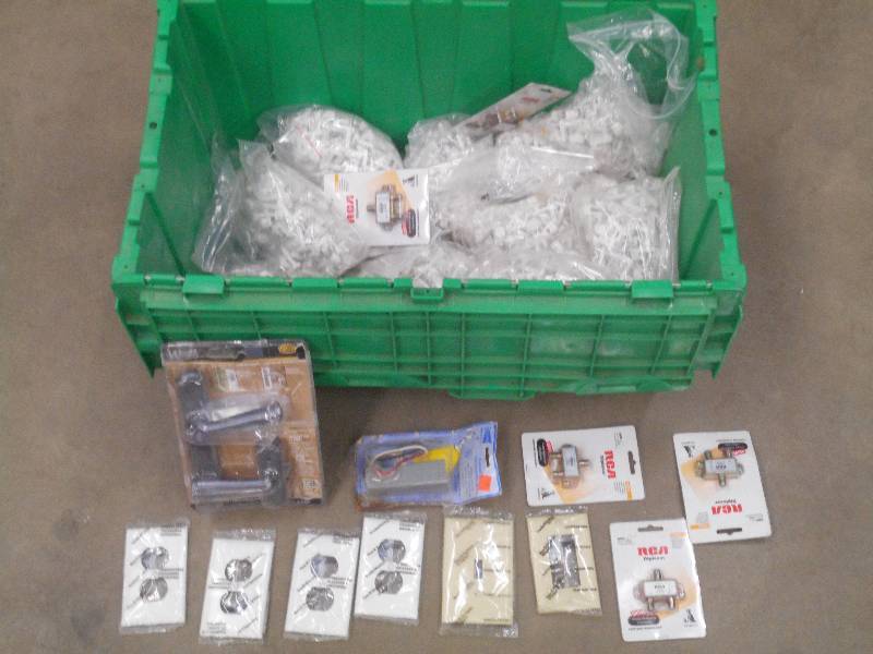 lot 26 image: Tote Of Bags Of Cable Hangers & Et...