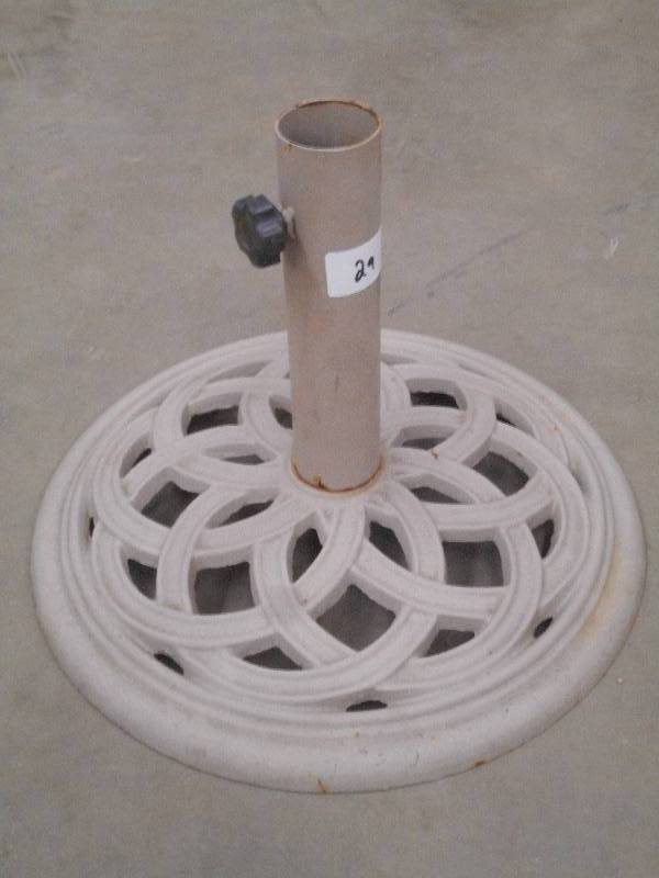 lot 29 image: Cast Iron Umbrella Stand ...