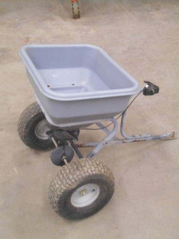lot 36 image: Pin-Hitch Towable Fertilizer Spread...