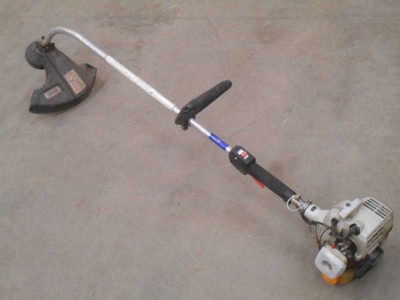 lot 37 image: Echo GT2400 Grass Trimmer...