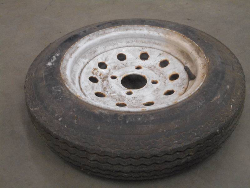 lot 40 image: 4-Lug 4.8012 Trailer Wheel & Tire ...