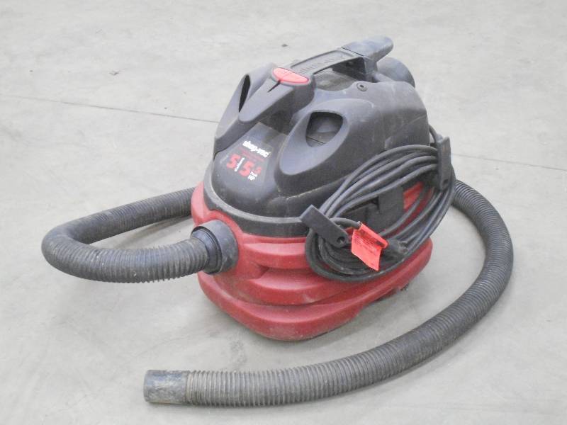 lot 57 image: Shop-Vac 5.5HP WetDry Vac ...