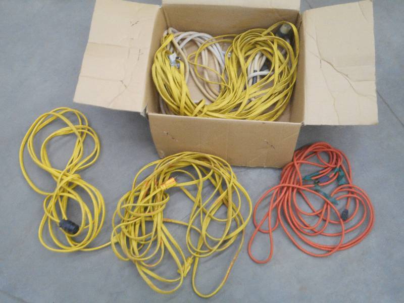 lot 61 image: Box Of Assorted Electric Cords ...