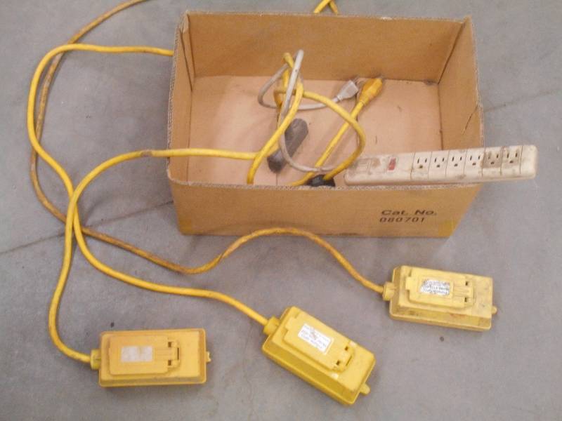 lot 63 image: Lot Of (4) Power Strips ...