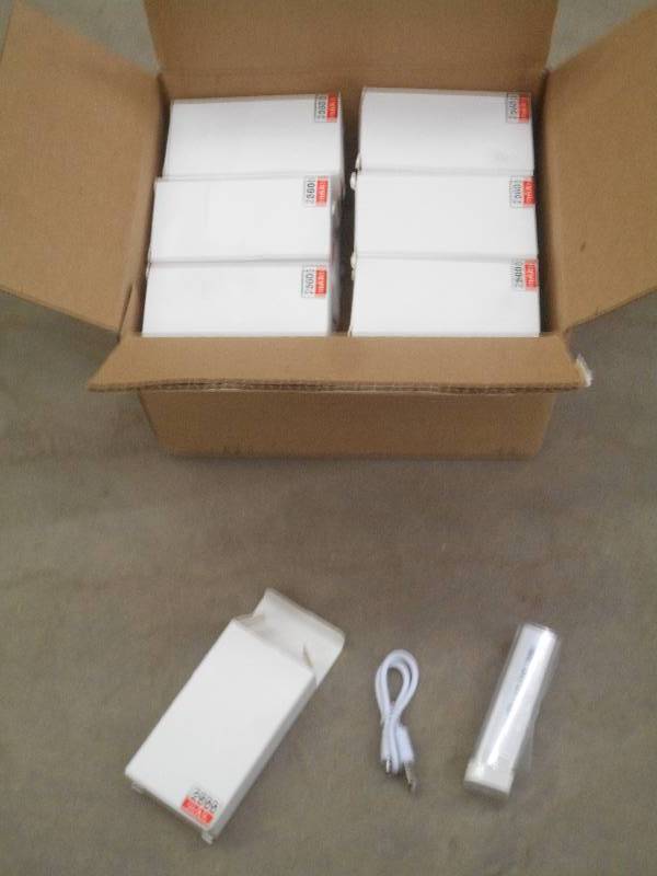 lot 75 image: Box Of (25) New Micro-USB Portable ...
