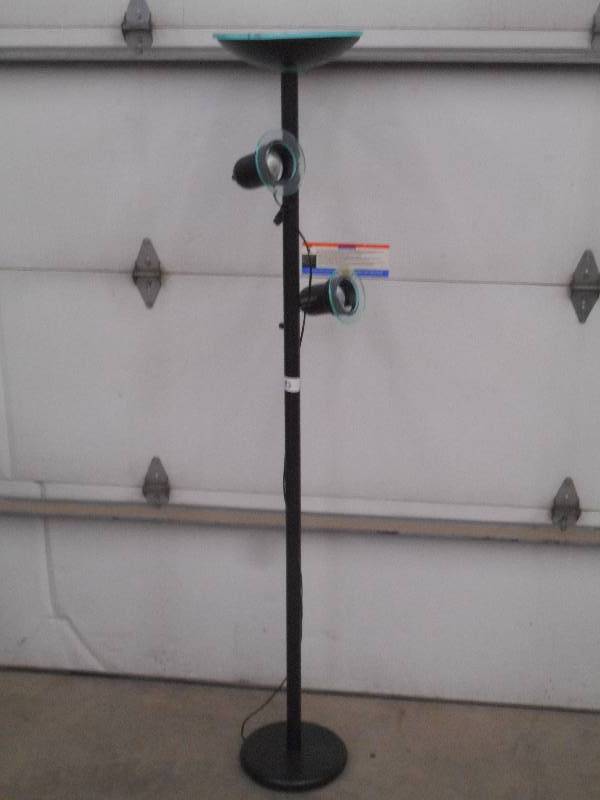 lot 83 image: 3-Bulb 120Volt Floor Lamp ...