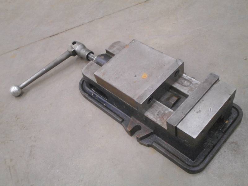 lot 103 image: Heavy Duty 6 Cast Iron MillDrillp...