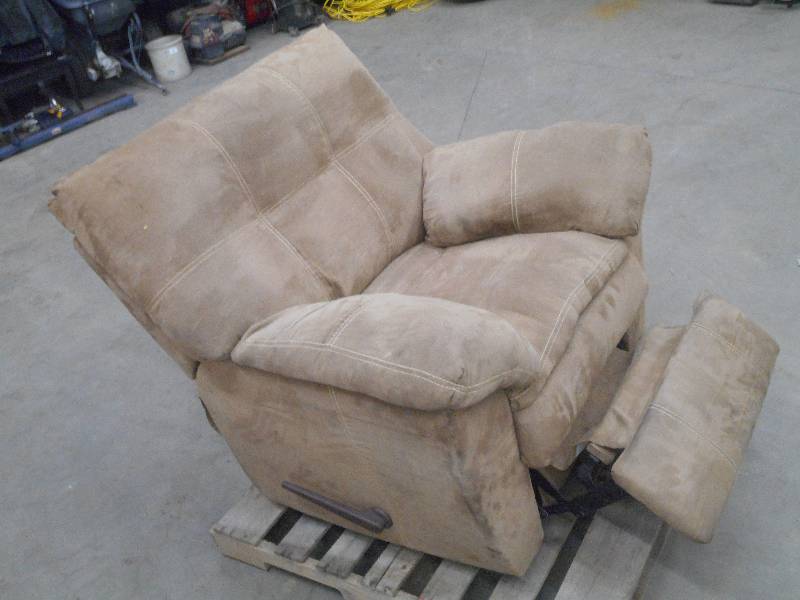 lot 112 image: Reclining Arm Chair, Used, Needs Cl...