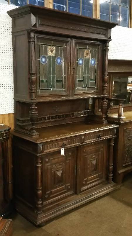 lot 1 image: Gorgeous Stained Glass French Oak Cabinet