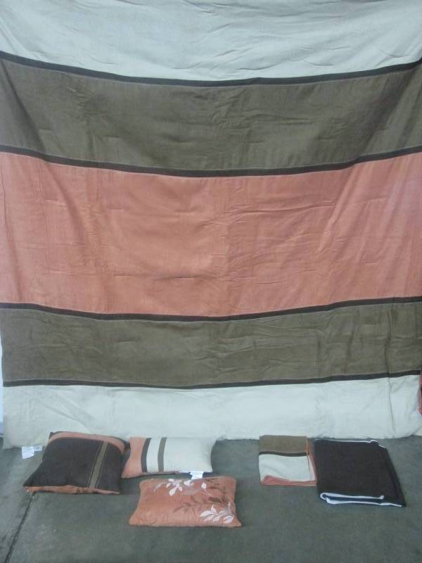 lot 22 image: Madison Park Overland 7-pc. Comforter Set - Queen