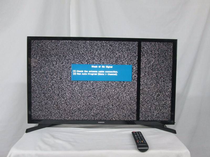 lot 25 image: Samsung 32 720p LED TV