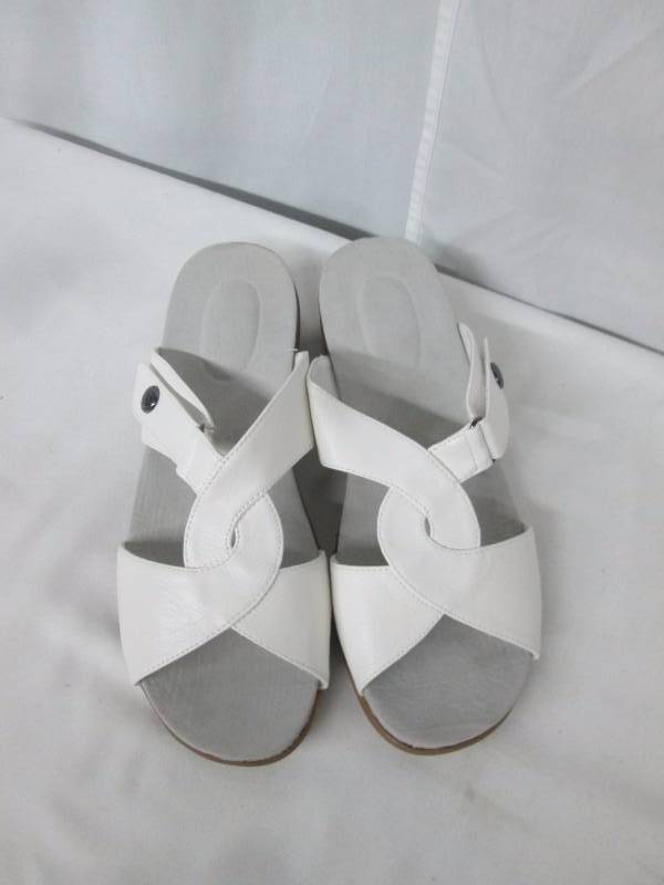 lot 62 image: Easy Street Bazinga Wedge Sandal - Narrow