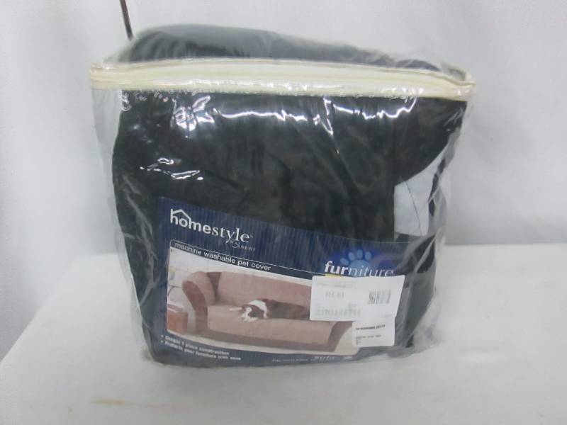 lot 67 image: Sure Fit Quilted Duck Pet Cover - Sofa