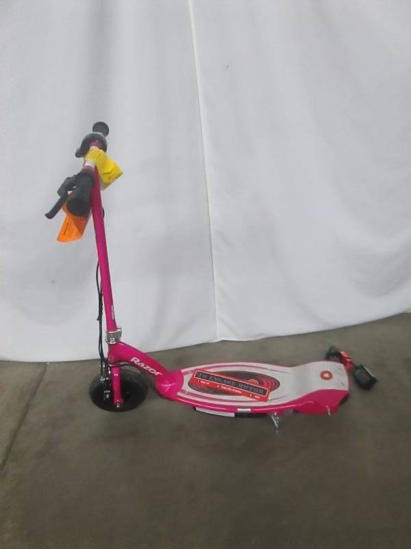 lot 14 image: Razor E100 12V Electric Scooter - Pink