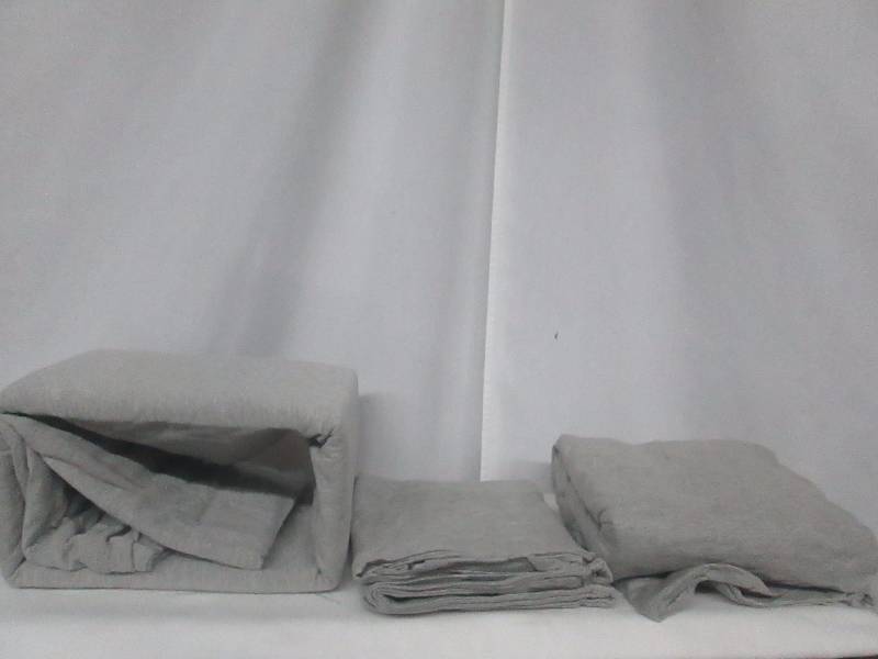 lot 32 image: Alcove 100% Cotton Sheet Set - King